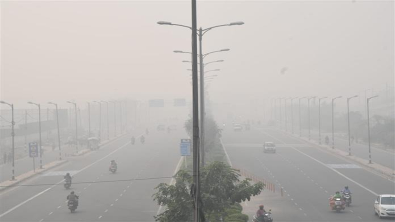 Delhi NCR Pollution: जहरीली हुई दिल्ली-एनसीआर की हवा, 16 जगहों पर 400 के पार हुआ एक्यूआई