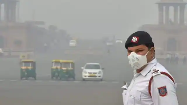 Delhi Pollution: बहुत खराब श्रेणी में है दिल्ली का एयर क्वालिटी इंडेक्स, कल से खुलेंगे 1 से 8वीं तक के स्कूल