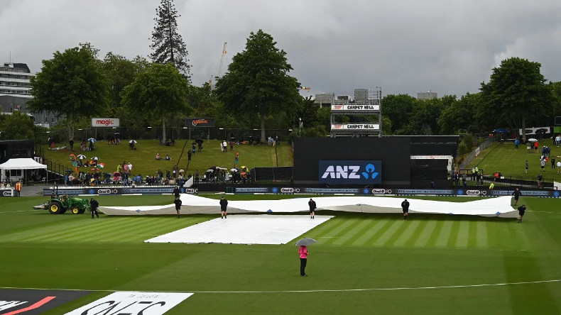 IND vs NZ: तीसरा वनडे मुकाबला बारिश से हुआ प्रभावित, 104/1 न्यूजीलैंड