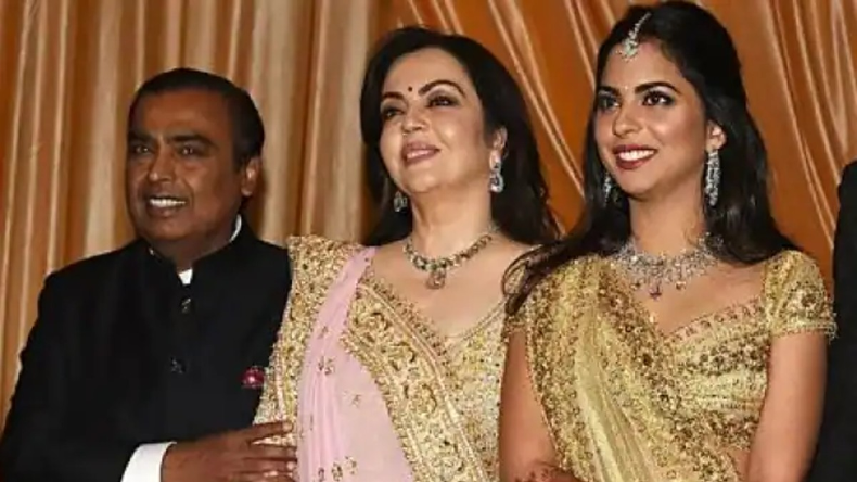 Isha Ambani: नाना बने मुकेश अंबानी, बेटी ईशा ने जुड़वा बच्चों को दिया जन्म