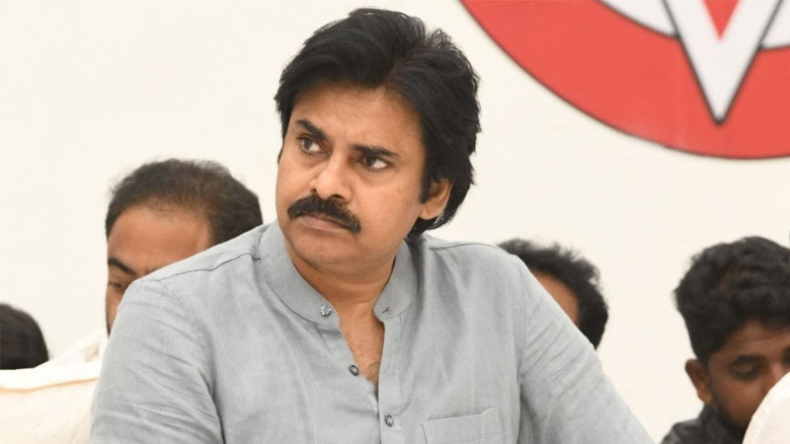 Pawan Kalyan: पवन कल्याण पर दर्ज हुई FIR, तेज रफ्तार कार की छत पर किया था स्टंट