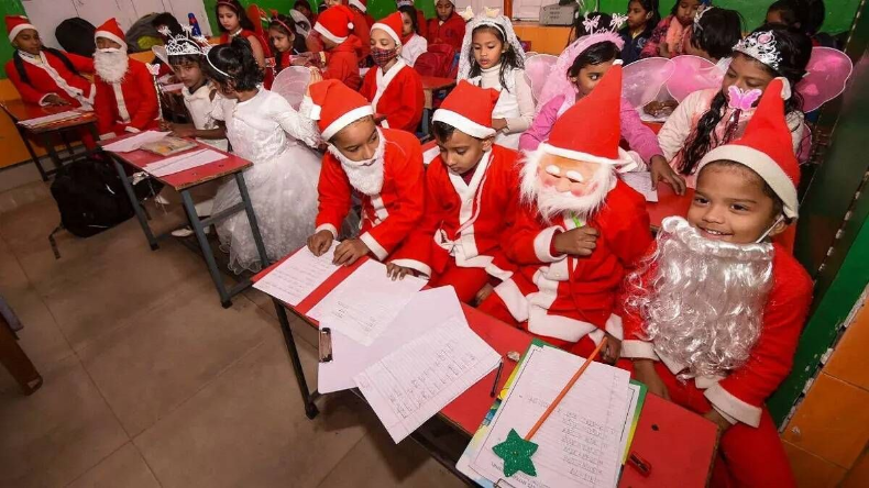 Christmas 2022: VHP की चेतावनी- ‘हिंदू बच्चों को माता-पिता की अनुमति के बिना सांता क्लॉज बनाया तो होगी कार्रवाई’