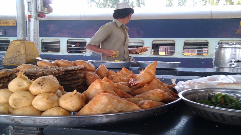 आईआरसीटीसी के मेन्यू कार्ड में होने जा रहा है व्यंजनों का इज़ाफ़ा