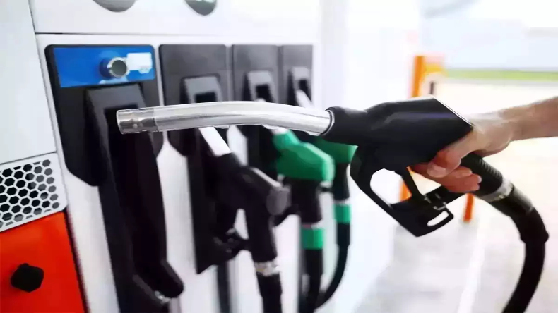 Petrol Diesel Price : कच्चे तेल  में हुए कई उतार – चढ़ाव ,सामने आए पेट्रोल-डीजल के दाम