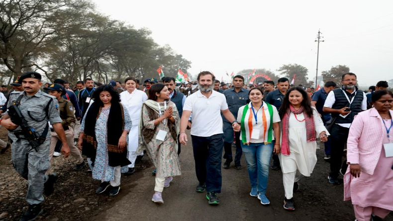 मध्य प्रदेश: तनोड़िया पहुंची कांग्रेस की भारत जोड़ो यात्रा, राहुल ने लोगों से की बातचीत