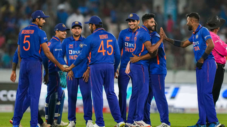 IND vs NZ: पहले शुभमन गिल का आया तूफान, फिर कहर बनकर बरसे सिराज