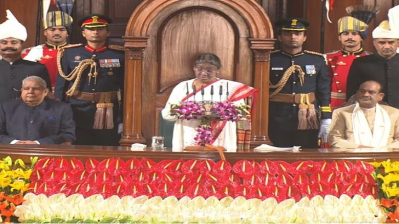 राष्ट्रपति मुर्मू के अभिभाषण की हुई शुरुआत, कहा – ‘ऐसा भारत बनाना है, जिसमें गरीबी न हो ‘