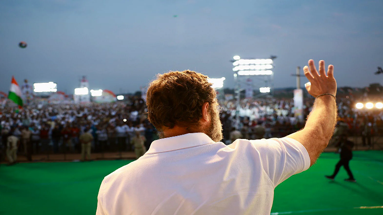 Bharat Jodo Yatra : हाथों में मशाल लिए J&K पहुंची राहुल गाँधी की यात्रा