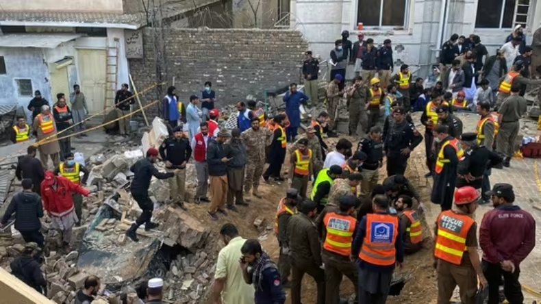 Peshawar Blast: पेशावर मस्जिद आत्मघाती विस्फोट में 70 हुई मरने वालों की संख्या