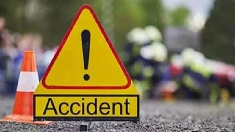 Chhatisgarh Bike Accident : एक बाइक पर सवार तीन दोस्तों का हुआ भयानक एक्सीडेंट, वीडियो हुआ वायरल