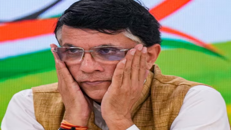 Pawan Khera Arrested: शाम को मामला, सुबह गिरफ्तारी, खेड़ा पर असम में क्यों दर्ज हुए 15 केस?