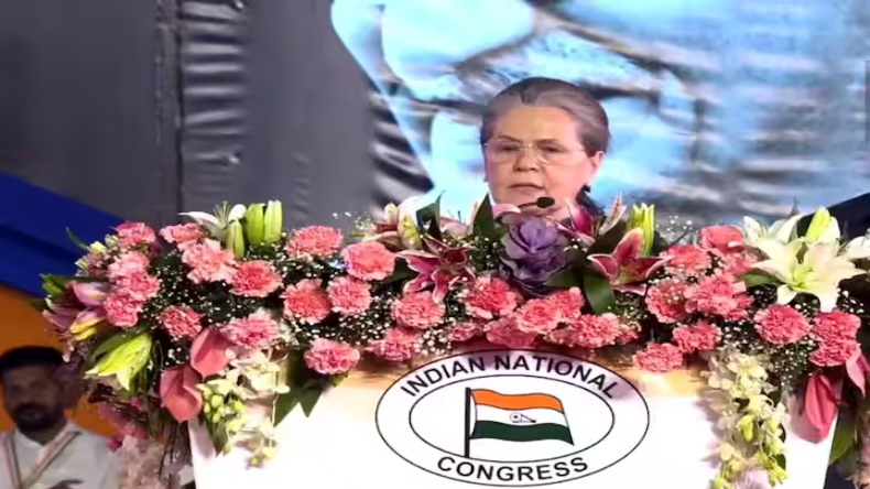 Sonia Gandhi: राजनीति से रिटायर हो रही हैं सोनिया गांधी! रायपुर अधिवेशन में दिया ये संकेत