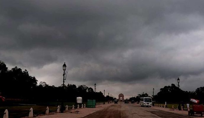 Weather: दिल्ली और यूपी में ओले के साथ हो सकती है बारिश, जानिए अपने राज्य का हाल