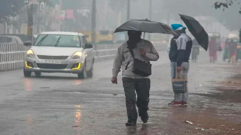 Weather Update: दिल्ली-एनसीआर में बादल, पहाड़ों पर बर्फबारी, इन राज्यों में बरसात, जानिए मौसम का हाल