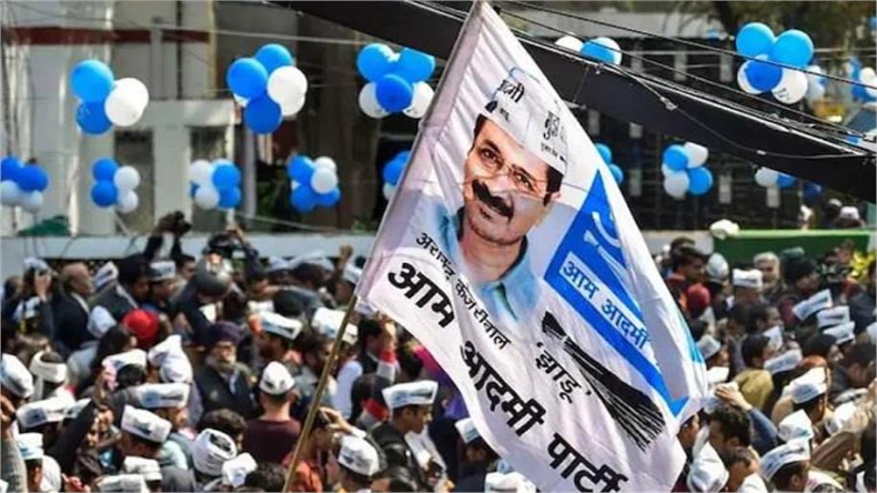 Delhi: AAP पार्षद पर युवक के साथ मारपीट करने का आरोप, केस दर्ज़