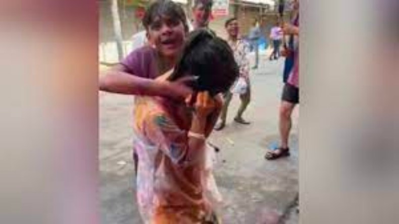 Holi Viral Video: होली के दिन जापानी महिला को जबरदस्ती रंग लगाया, बदसलूकी का ये वीडियो वायरल