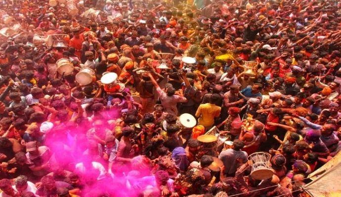 Holi 2023: वाराणसी में आज मनाई जाएगी होली, जानिए इसके पीछे का कारण