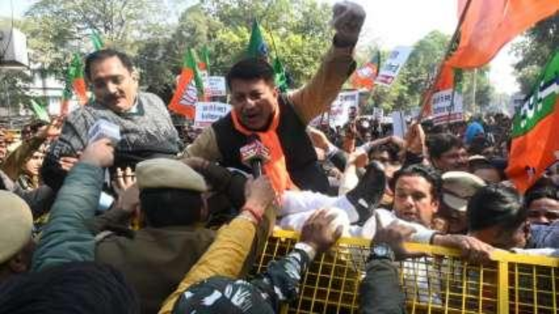 Delhi BJP Protest: दिल्ली में हिरासत में लिए गए बीजेपी नेता, कथित घोटाले को लेकर कर रहे थे विरोध प्रदर्शन