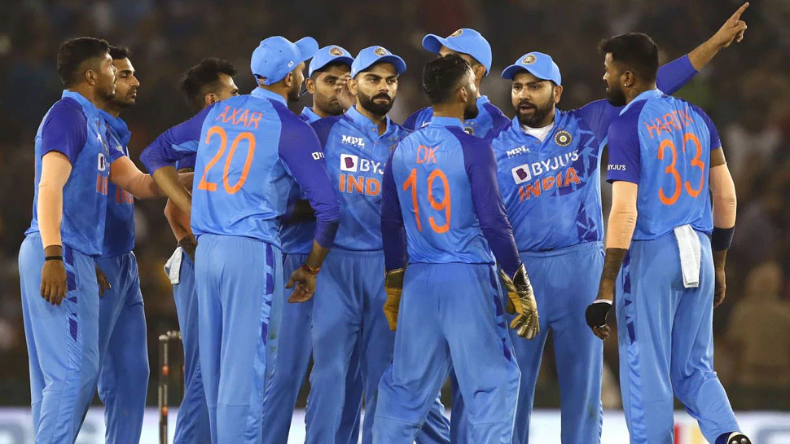 Team India: दो खिलाड़ियों का क्रिकेट करियर खत्म, बीसीसीआई ने टीम से किया बाहर