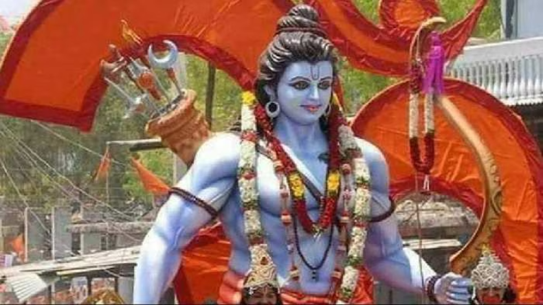 Ram Navami 2023:  पश्चिम बंगाल के हावड़ा ब्रिज पर निकली शोभायात्रा, युवाओं ने लहराए हथियार