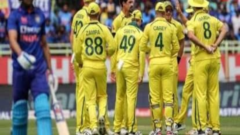 IND vs AUS: भारत की बढ़ी मुश्किल, 10 ओवर के अंदर आधी टीम लौटी पवेलियन