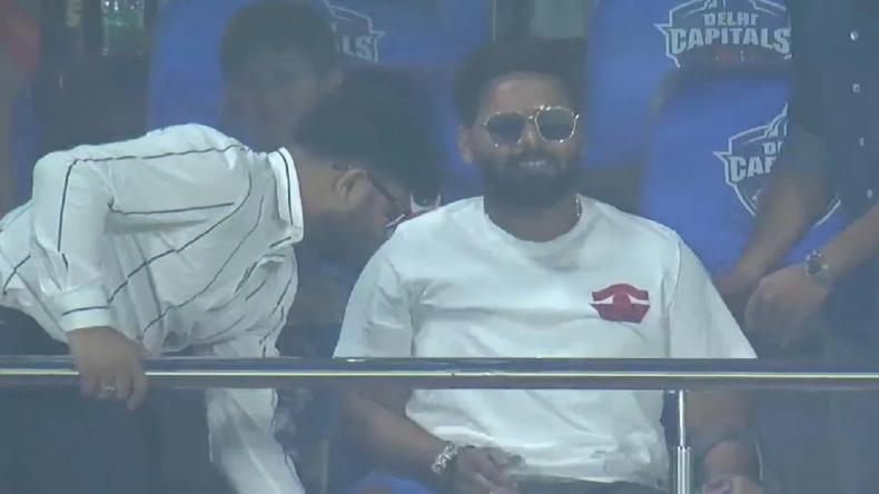 Rishabh Pant IPL 2023: ऋषभ पंत ने पूरा किया वादा, बैसाखियों के सहारे पहुंचे स्टेडियम