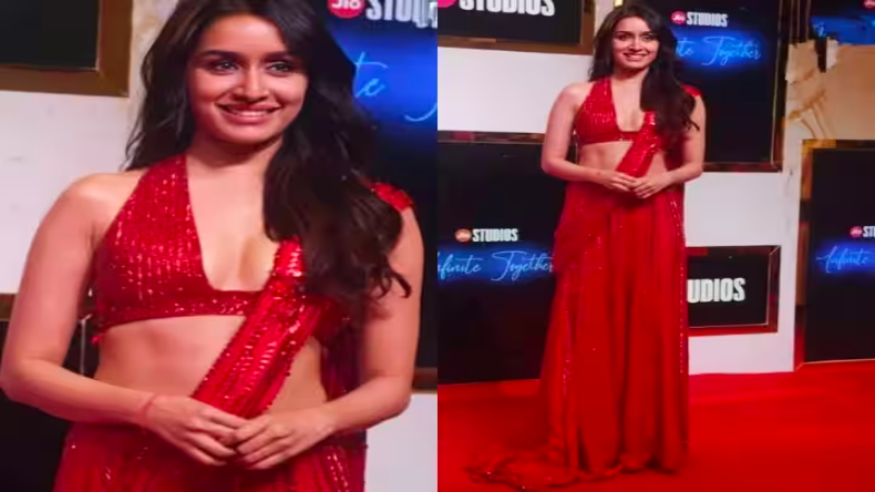 Shraddha Kapoor: लाल साड़ी में ड्रीम गर्ल लग रही है श्रद्धा, जल्द ही रिलीज होगी अभिनेत्री की ये फिल्म