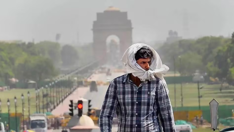 Weather Today: दिल्ली में गर्मी बरकरार! इन राज्यों में होगी बरसात, जानिए आज का मौसम अपडेट