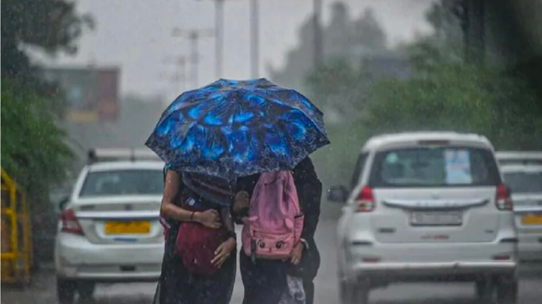 Weather Update: दिल्ली को मिलेगी तपती गर्मी से राहत, आज से बरसात के आसार, जानिए मौसम का हाल