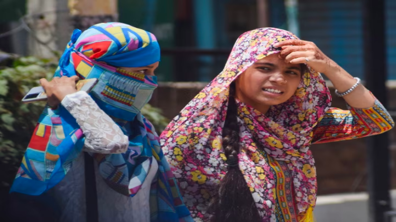 Weather Today: देश को हीटवेव से मिलेगी निजात, कई राज्यों में बरसात के आसार, जानें मौसम का हाल