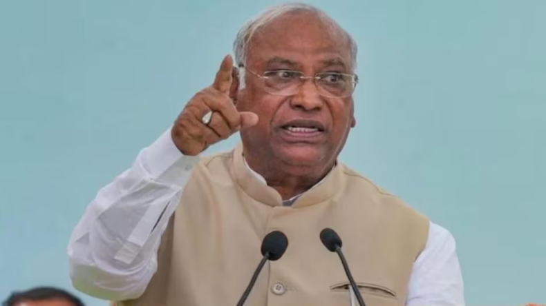 Kharge on PM Modi:  पीएम के खिलाफ खड़गे की टिप्पणी पर बीजेपी ने चुनाव आयोग से की शिकायत