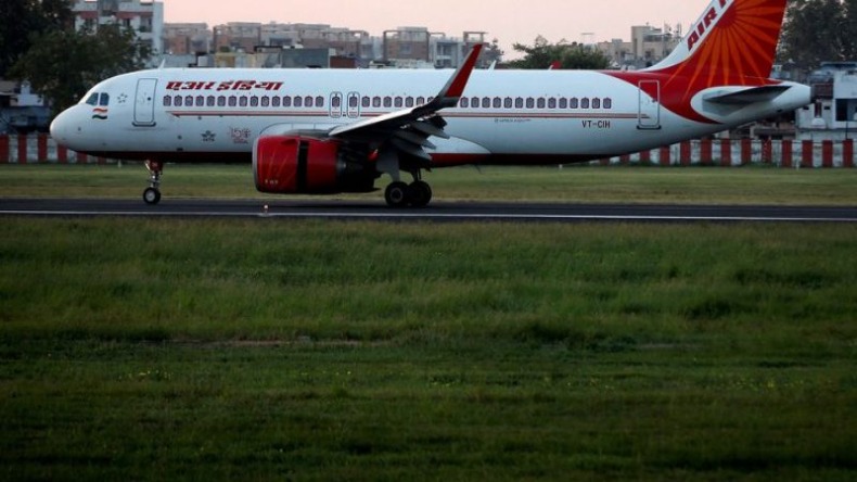 Air India : ‘क्रू मेंबर पर हमला, गालियां भी दीं…’, एयर इंडिया फ्लाइट में फिर बदसलूकी