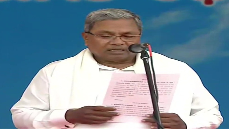 कर्नाटक के 30वें मुख्यमंत्री बने सिद्धारमैया, राज्यपाल थावरचंद गहलोत ने दिलाई शपथ