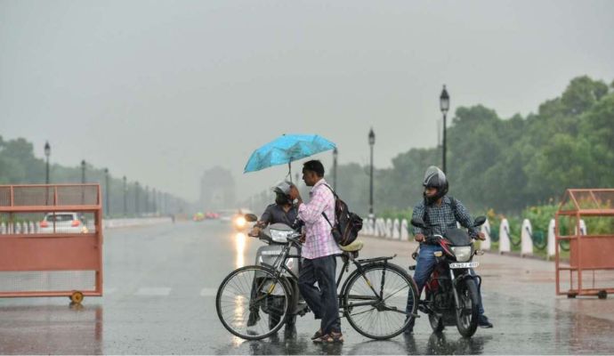 Weather: भीषण गर्मी से दिल्ली वालों को मिली राहत, तेज और ठंडी हवाओं ने मौसम किया सुहाना