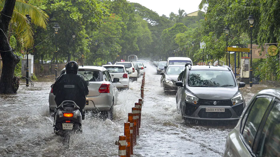 Weather Update: बारिश और धूल भरी हवाओं के बीच कब आएगा मानसून?