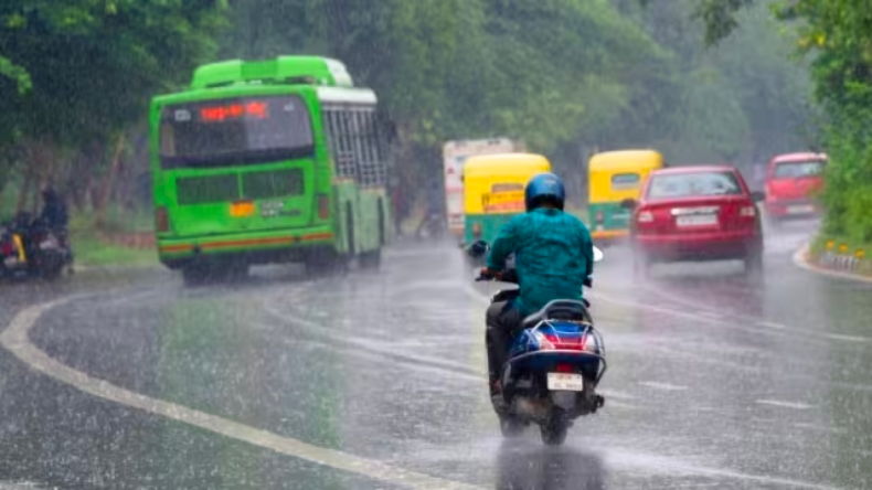 Weather Update Today: दिल्ली में बढ़ेगी ठंड! दक्षिणी राज्यों में बारिश का अलर्ट, जानें मौसम का ताजा अपडेट