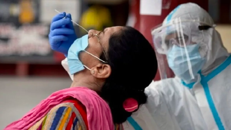 Coronavirus: देश में लगातार घट रहे हैं कोरोना के मामले, पिछले 24 घंटे में 500 से कम नए केस