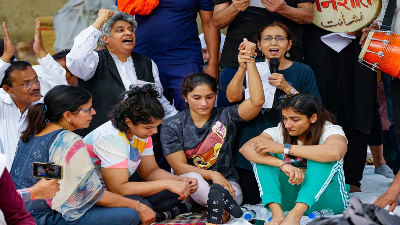 Wrestlers Protest: बृजभूषण सिंह की गिरफ्तारी पर किसानों ने दिया 15 दिन का अल्टीमेटम