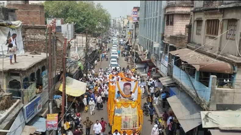 UP: पंडित Harishankar Tiwari की शव यात्रा में जुटी भारी भीड़, हर एक की आंखें नम…