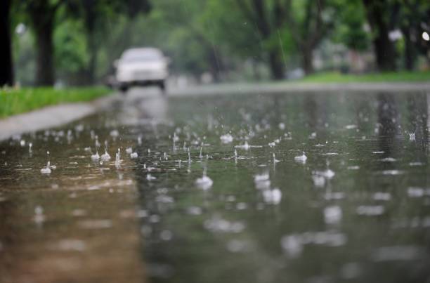 Delhi NCR Weather: तेज़ आंधी चलने से सुहाना हुआ मौसम