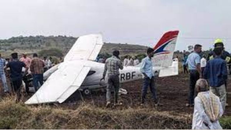 Emergency Landing: कर्नाटक में विमान की इमरजेंसी लैंडिंग, दोनों पायलट घायल