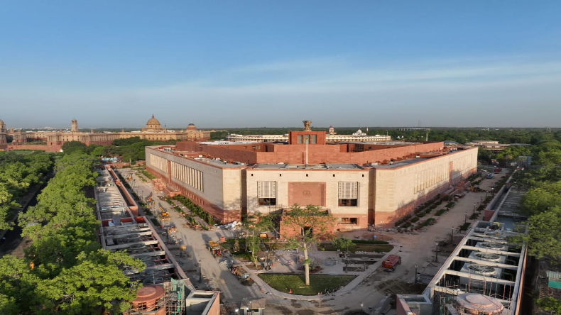 New Parliament Building: उद्घाटन से पहले नए संसद भवन के आस-पास बढ़ाई गई सुरक्षा, 70 पुलिसकर्मियों का स्टाफ तैनात