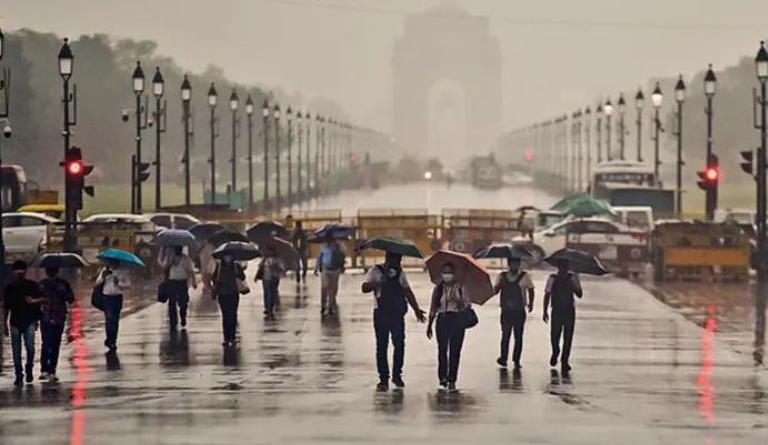 Weather: दिल्ली-एनसीआर में बारिश के बाद मौसम हुआ सुहावना, गर्मी से मिली राहत