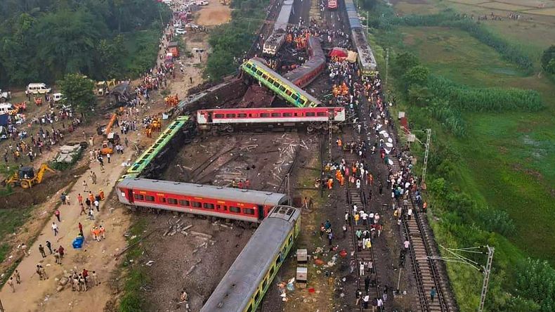 Balasore Train Accident : हादसे की दो वजह आ रही है सामने, कौन सी बात सही?