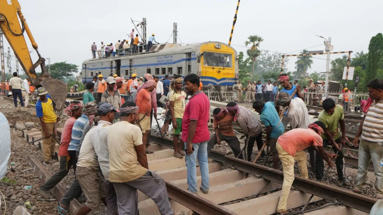 Balasore Train Accident: बच्ची की एक जिद और बच गई जान… ओडिशा रेल हादसे की ये कहानी होश उड़ा देगी