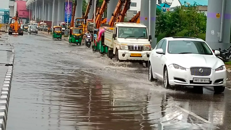 Weather Update: दिल्ली-NCR में देर रात हुई बरसात से मौसम हुआ सुहाना, गर्मी से मिली राहत