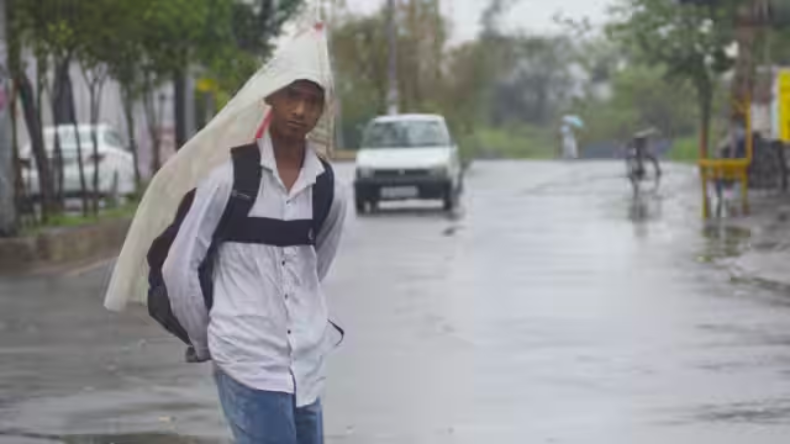 Weather: दिल्ली, यूपी, राजस्थान के साथ इन हिस्सों में दिखेगा बिपरजॉय का असर, जानें मौसम का हाल