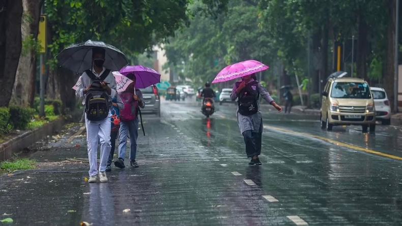 Weather Today: दिल्ली-यूपी-MP और गुजरात में भारी बरसात के आसार, जानें मौसम का हाल