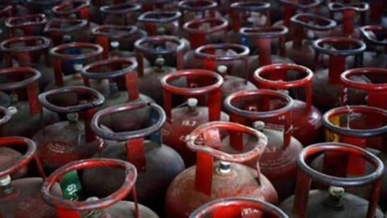 LPG Price Hike: 19 किलो वाले कमर्शियल एलपीजी सिलेंडर के दाम में बढ़ोत्तरी, अब देने होंगे इतने रुपये