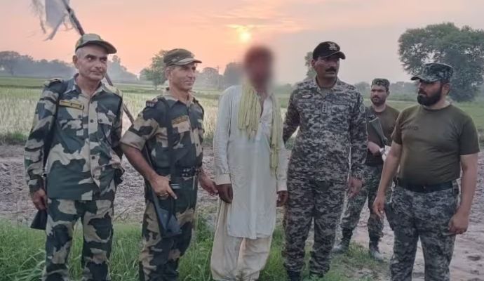 India-Pakistan Border: भारत में घुसा पाकिस्तानी शख्स, BSF के अधिकारियों ने पूछताछ कर वापस भेजा